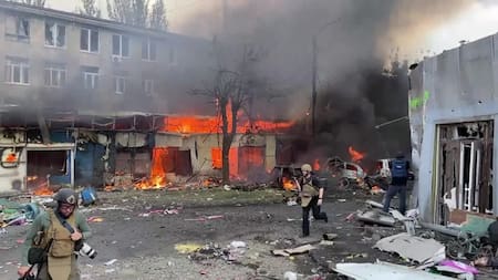 Ataque a mercado central en Donetsk. Video: Reuters.