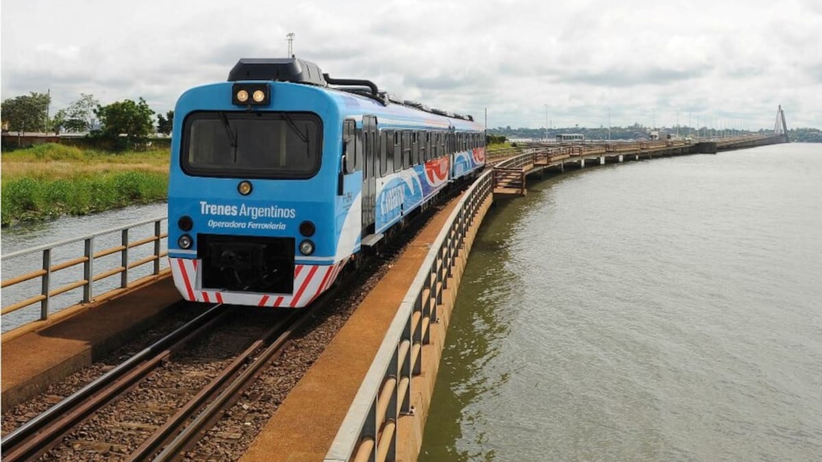 El único país de Sudamérica que no tiene trenes: es vecino de Argentina y se conectan mediante un llamativo cruce fronterizo