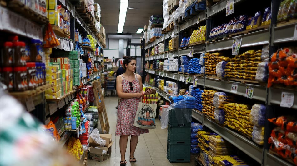 Cada vez hay más alimentos importados en Argentina. Foto: Reuters.
