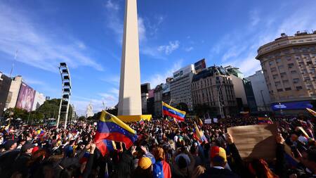 Venezolanos en Argentina protestan contra el resultado de las elecciones. Foto: EFE