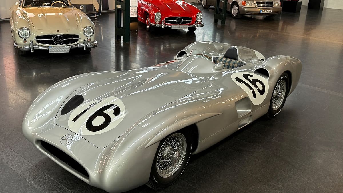 El histórico Mercedes W196 de Juan Manuel Fangio, conocido como "Flecha de Plata", que conducirá Franco Colapinto.