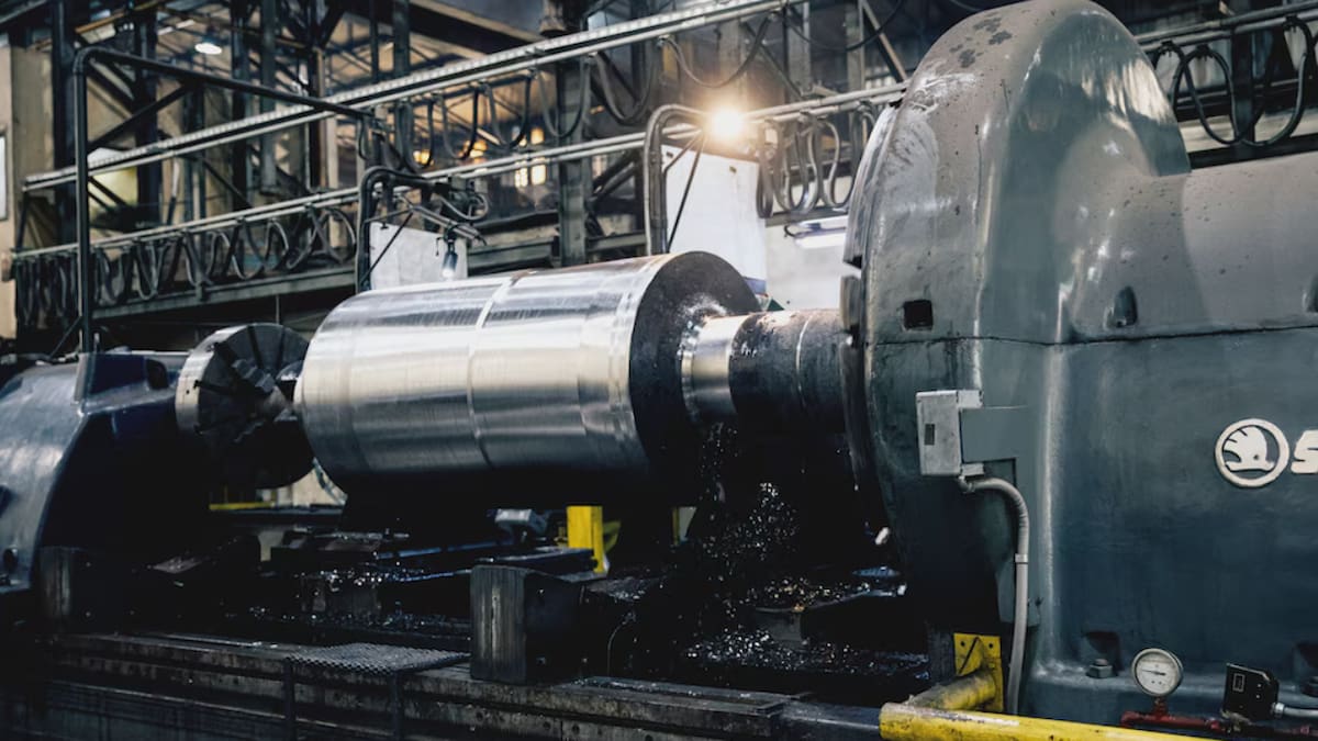 La planta de Fundición San Cayetano ocupa 45.000 metros cuadrados y fabrica componentes de gran porte para la siderurgia, la minería, el petróleo y la energía.