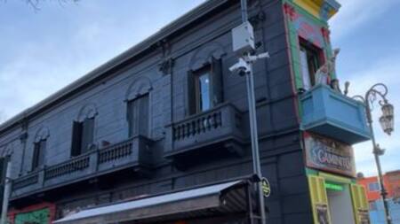 El barrio de La Boca apareció pintado de negro.