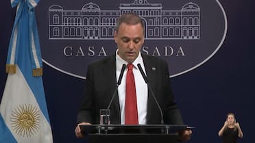 Cierre de ANDIS, compra de helicópteros y vouchers educativos: así fue la batería de anuncios de Adorni en la última conferencia del 2025