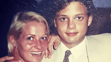 Luis Miguel y su madre, Marcela Basteri. Foto: Redes
