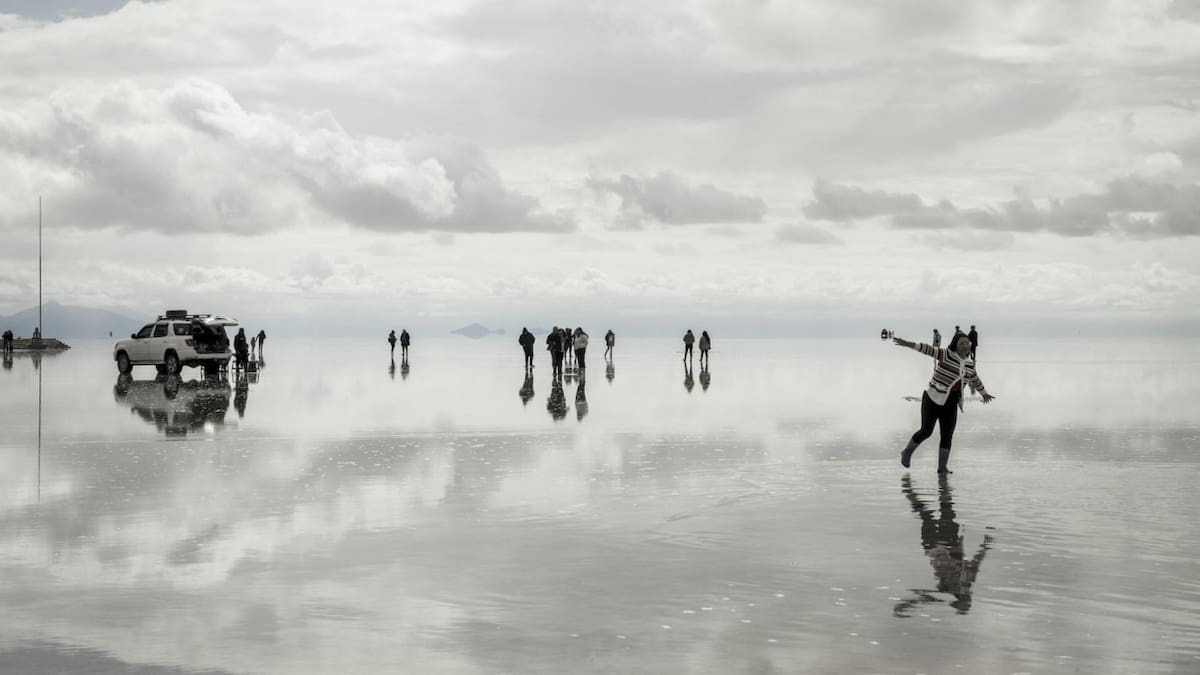 Una maravilla natural en Bolivia: turistas celebraron la llegada del Año Nuevo en el "espejo más grande del mundo"