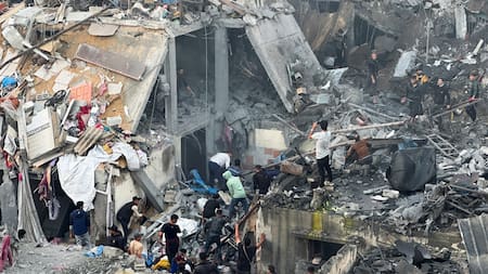 Ataque aéreo israelí contra viviendas y hospitales palestinos. Reuters