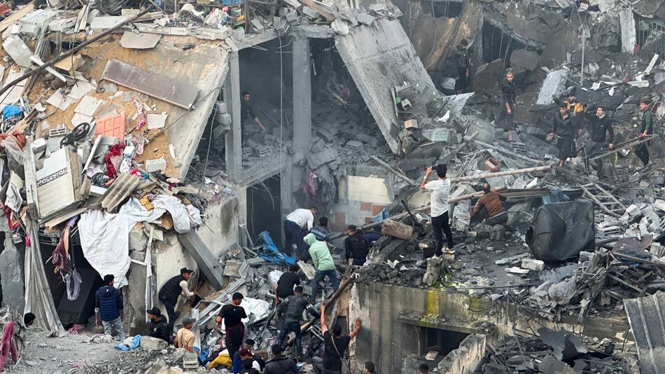 Ataque aéreo israelí contra viviendas y hospitales palestinos. Reuters