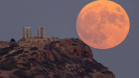 Superluna en Grecia. Foto: Reuters