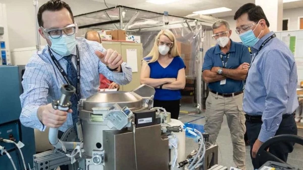 Baño para mujeres en el espacio, NASA.
