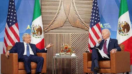 Andrés Manuel López Obrador y Joe Biden en el APEC. Foto: Reuters.