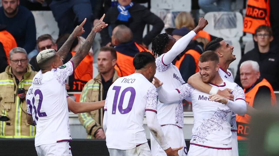 Festejo de Lucas Beltrán para la Fiorentina en la Conference League. Foto: REUTERS.