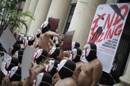 Protesta de estudiantes contra los ritos de iniciación en Filipinas. Foto: EFE.