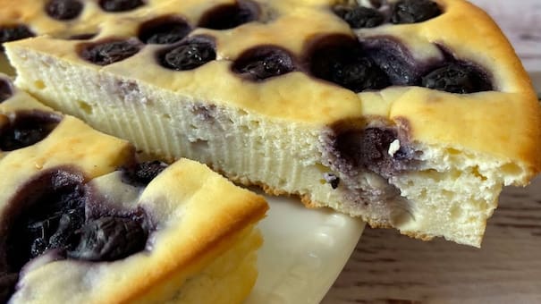 Una opción rápida, rica y saludable: cómo hacer la mini tarta de yogurt y arándanos más tentadora