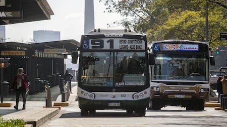 Colectivos en la Ciudad de Buenos Aires. Foto: NA.