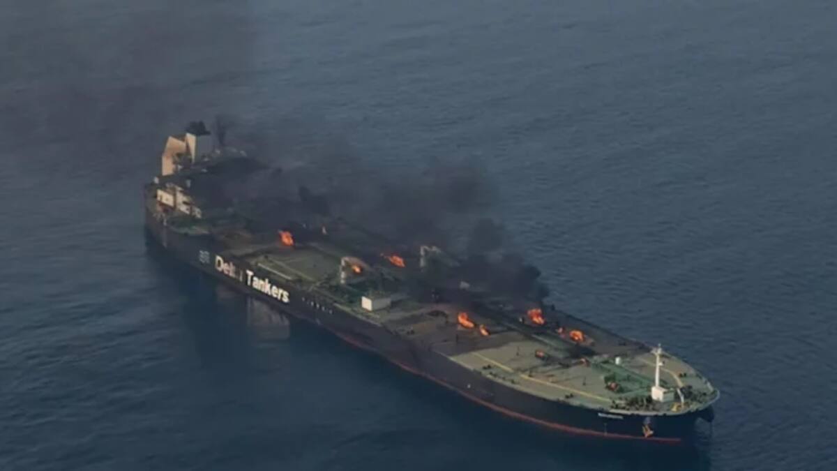 Buque petrolero de Qatar Energy impactado por Irán.