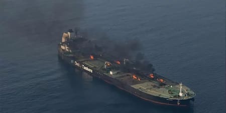 Buque petrolero de Qatar Energy impactado por Irán.