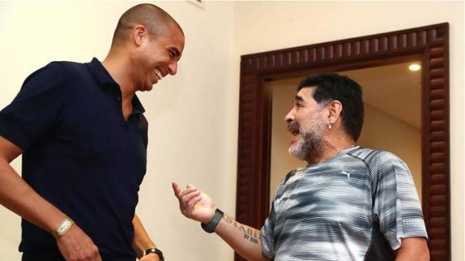 David Trezeguet y Diego Maradona. Foto: Twitter.