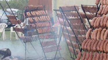 Cómo es Ranchos, el pueblito de Buenos Aires que organiza la Fiesta Regional del Choripán y que tiene un fuerte histórico y una laguna ideal para descansar