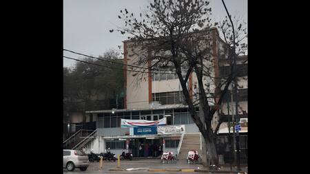 Un hombre murió al caer en un tambor de agua hirviendo mientras pelaba un chancho