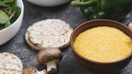 La polenta es ideal para rebozar alimentos. Foto: Freepik.