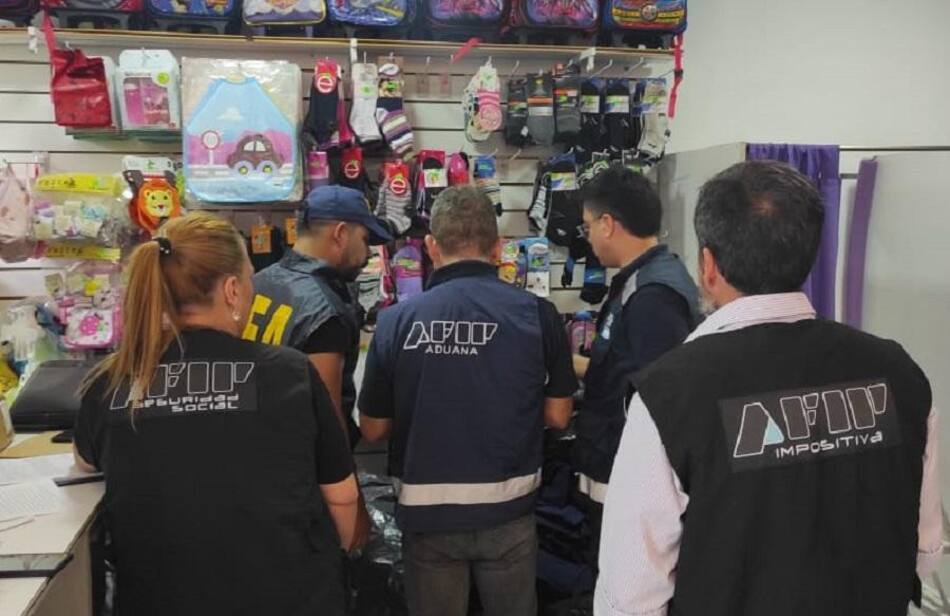 Aduanas-AFIP allanó 71 locales de ropa en Entre Ríos y el AMBA