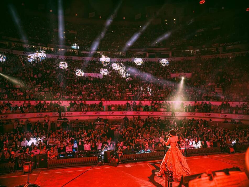Ángela Aguilar en un show en vivo. Foto: Instagram.