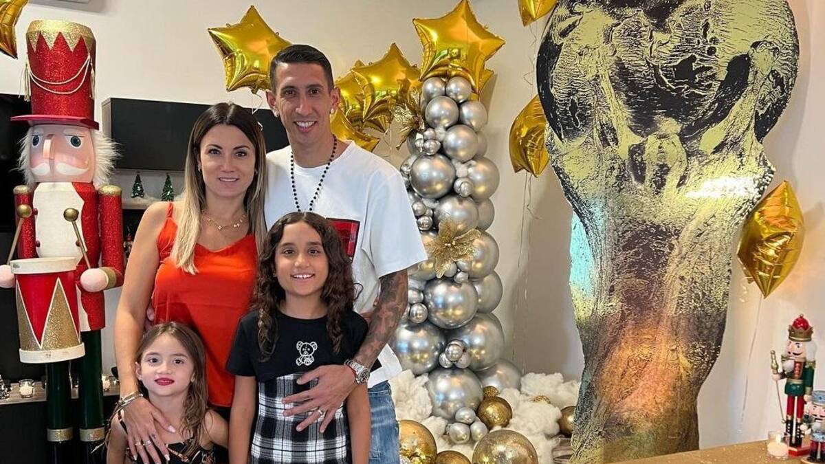 Ángel Di María junto a su familia en Navidad. Foto: Instagram @angeldimariajm.