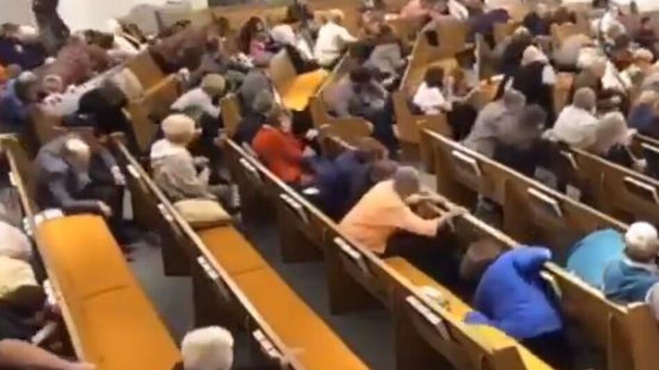 Ataque a iglesia de Texas, tiroteo