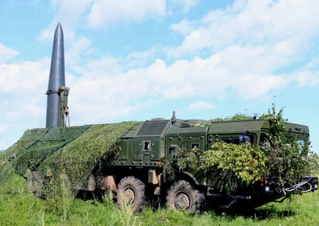 Un complejo Iskander-M camuflado durante un ejercicio ruso. Foto: Wikipedia