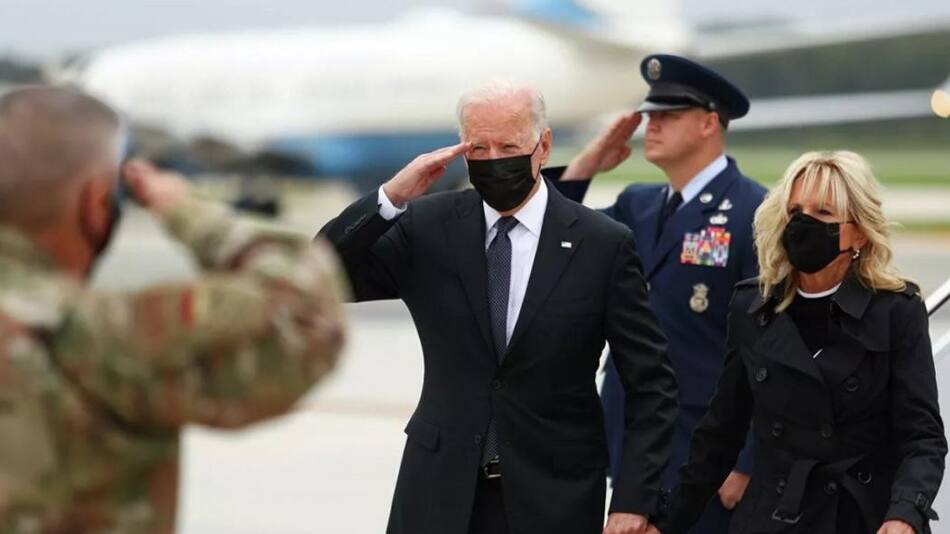 Biden recibió en Delaware los restos de los 13 militares muertos en atentado de Kabul, NA