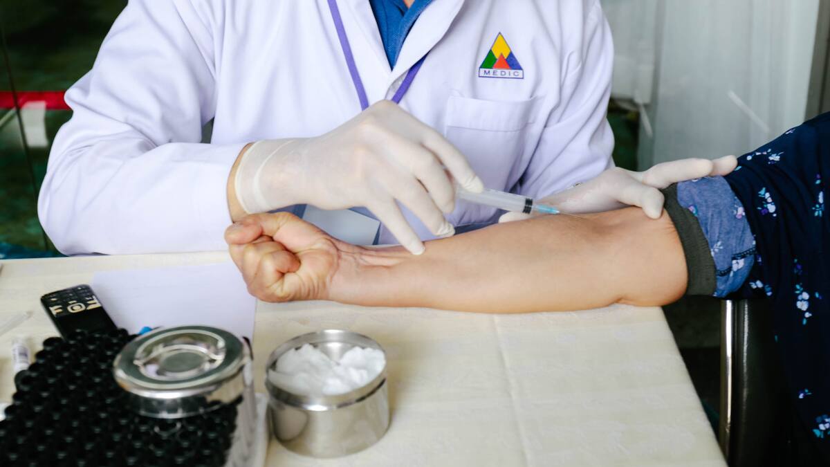 Un análisis de sangre podría predecir el parkinson. Foto ilustrativa, Unsplash.