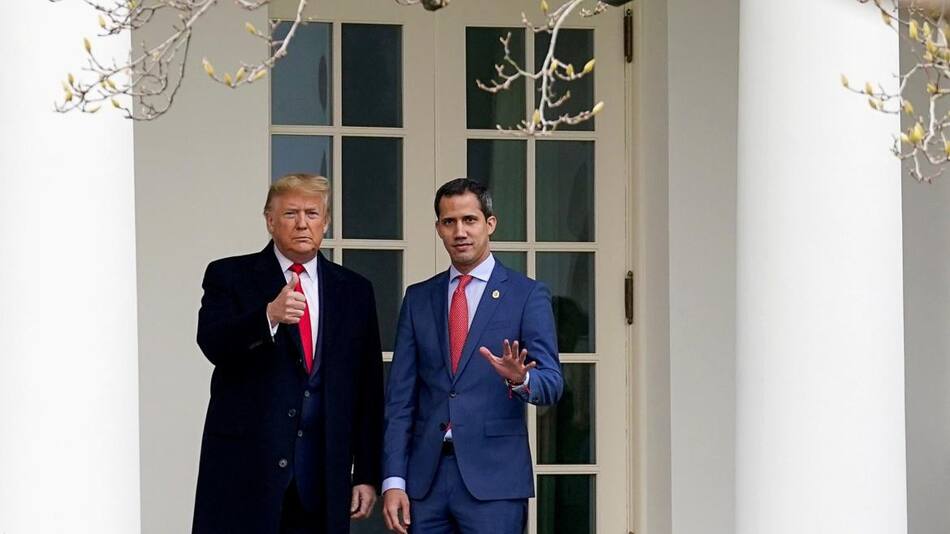 El presidente de Estados Unidos, Trump, da la bienvenida al líder de la oposición de Venezuela, Guaidó, en la Casa Blanca en Washington, REUTERS