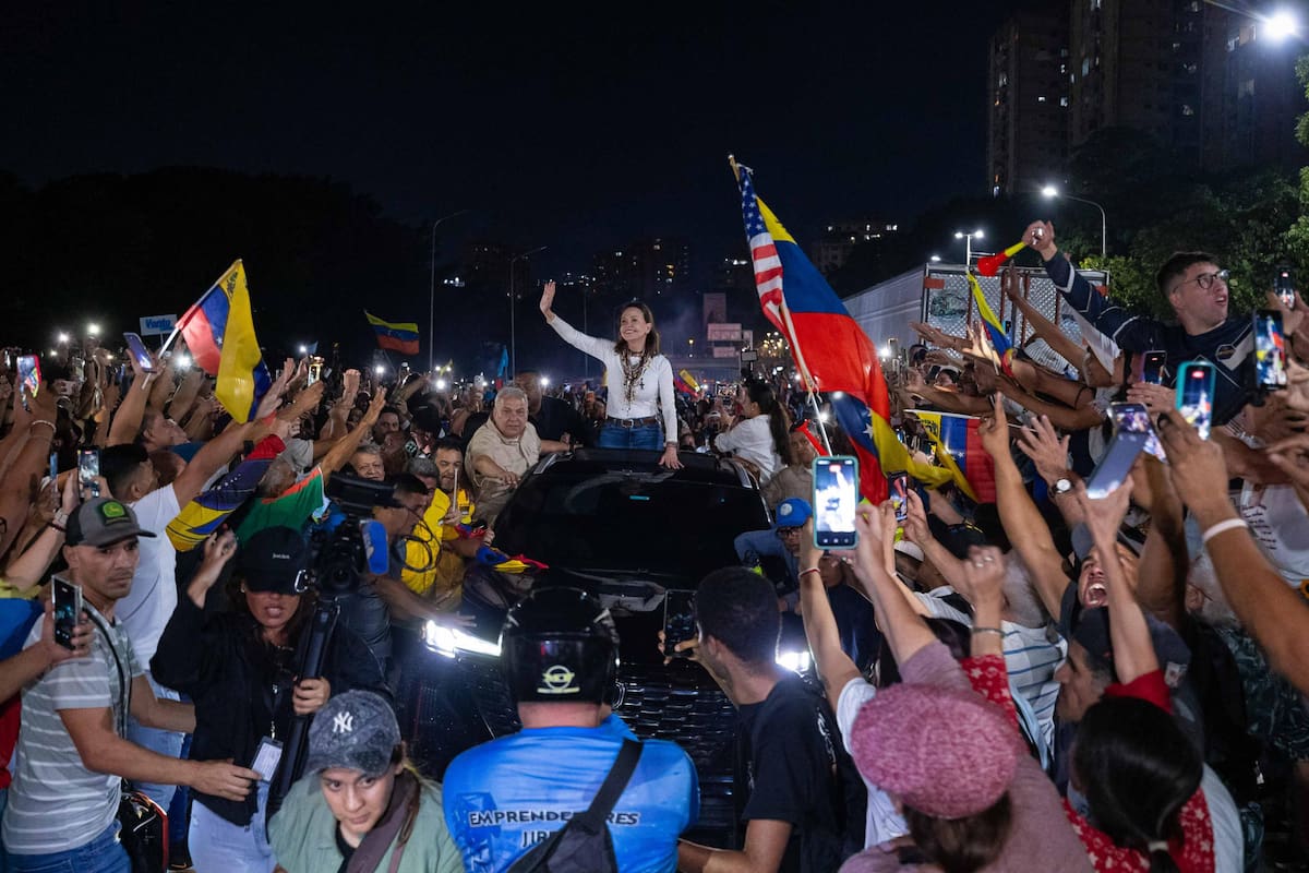 Multitudinario regreso de Machado a Venezuela
