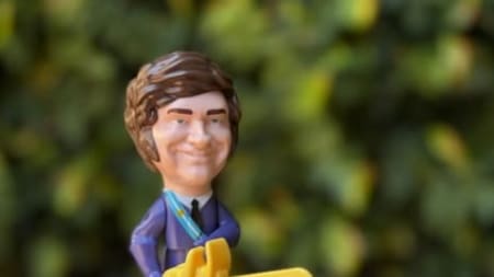 “La lapicera que ruge”: furor por la birome inspirada en el presidente Javier Milei que lleva su cara y sus frases