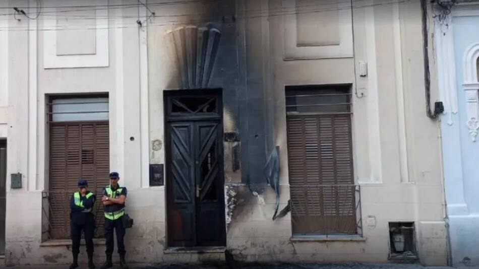 El consultorio incendiado del odontólogo salteño denunciado por abuso sexual. Foto: Gentileza Qué pasa Salta.