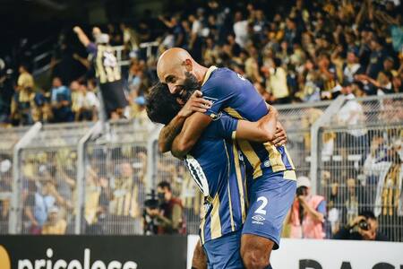 Rosario Central le ganó a Peñarol. Foto: NA.