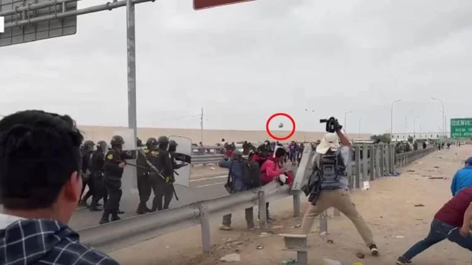Incidentes entre migrantes en la frontera. Foto: captura video Canal N