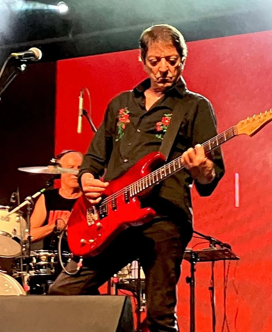 Julio Moura, guitarrista de Virus. Foto INSTAGRAM @juliomouraok