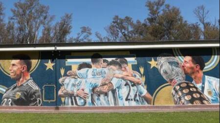 Mural de los Campeones de América en el predio de AFA