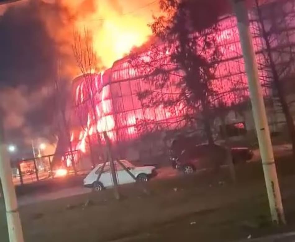 Incendio en un depósito en Monte Grande.