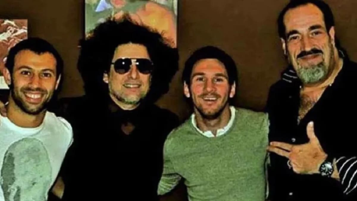 Dani El Rojo junto a Lionel Messi, Andrés Calamaro y Javier Mascherano. Foto: NA