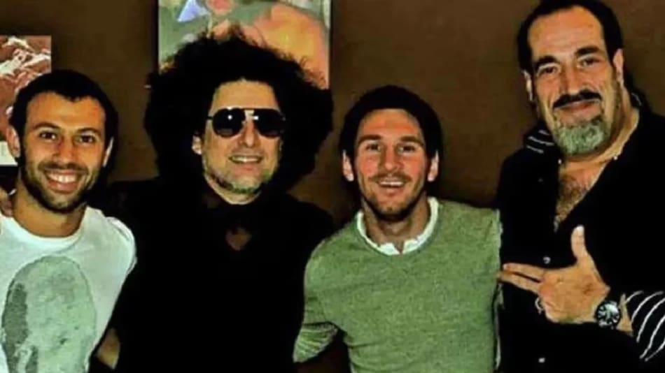 Dani El Rojo junto a Lionel Messi, Andrés Calamaro y Javier Mascherano. Foto: NA