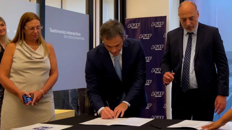 Aduana entregó billetes del nazismo al Museo del Holocausto en Buenos Aires