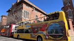 Buenos Aires desde otra mirada: cuánto cuesta recorrer la Ciudad en el famoso bus turístico amarillo en 2026