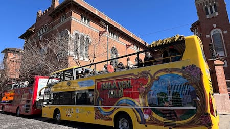 Buenos Aires desde otra mirada: cuánto cuesta recorrer la Ciudad en el famoso bus turístico amarillo en 2026