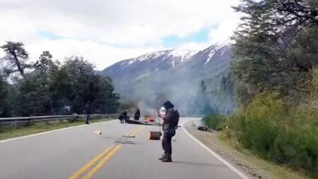 Toma de tierras en El Foyel, corte de ruta, Foto Mejor Informado