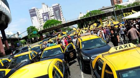 Protesta de taxistas contra Uber y Cabify