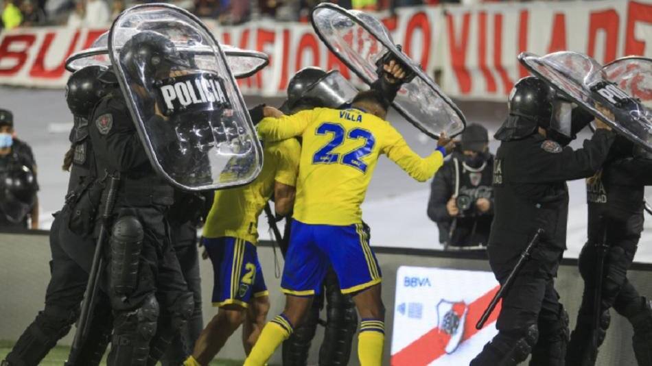 Jugadores de Boca agredidos al dejar el campo de juego.