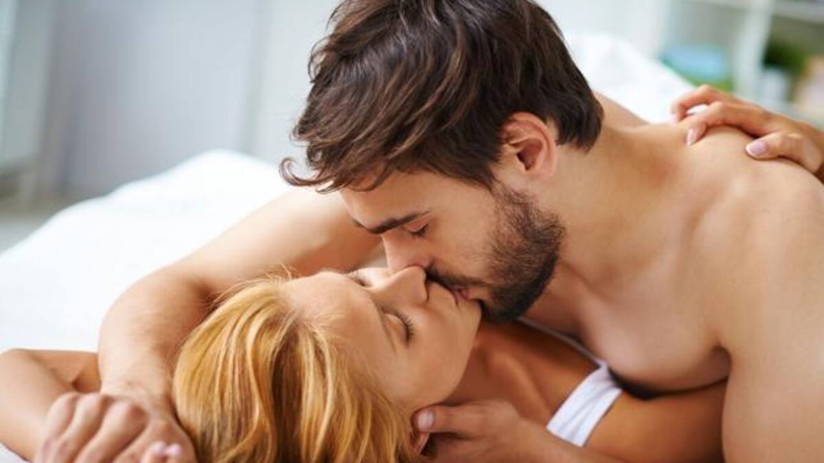 Pareja en la cama, sexo, relaciones sexuales